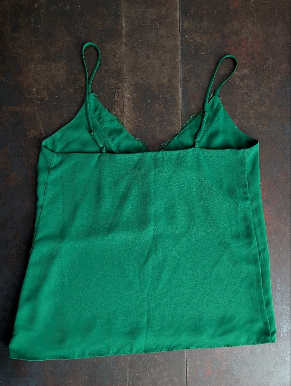Socialite Emerald Green Lace V-Neck Camisole - Picture 2 of 7
